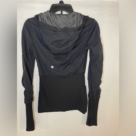 Lululemon Reversible Dance Studio Ill Jacket Black
Hood Thumbholes Size 4 - Picture 2 of 4
